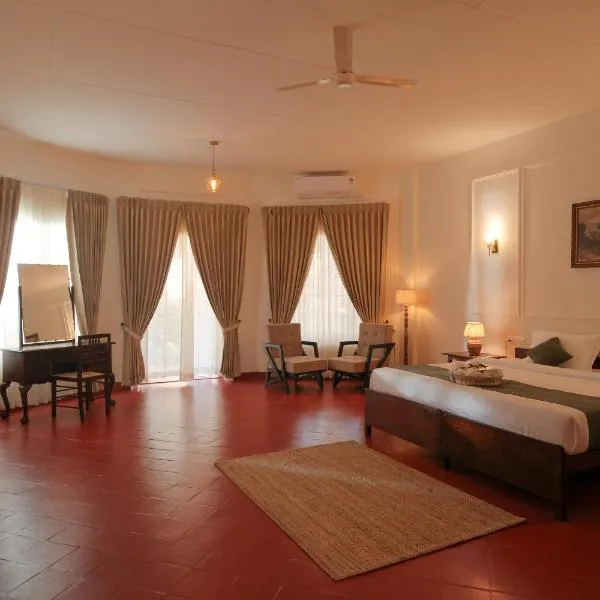 The Hundred House - Colonial Bungalow- Wayanad, Hotel in Ambalavayal