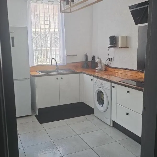 Appartement spacieux, chaleureux et calme，位于皮特尔角城的酒店