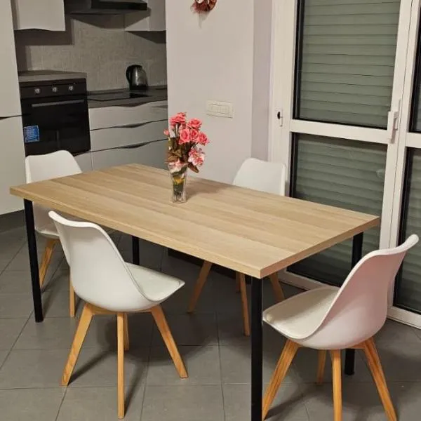 HOUSE Milano FIERA, hotel in Milan