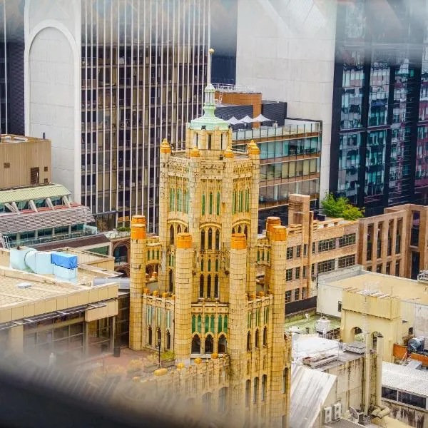 Sydney CBD luxury high level 2 bedroom2 bathroom condo with City view- Pool Gym 4, hotel em Sidney