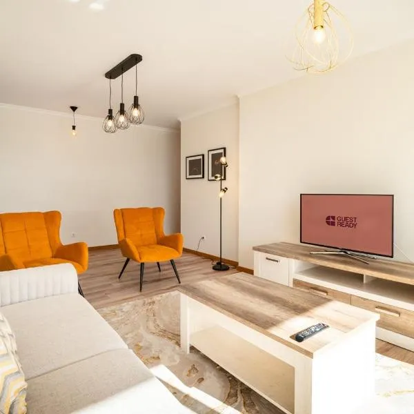 GuestReady- Charming Condo with Pool in Caniço, hotel em Caniço