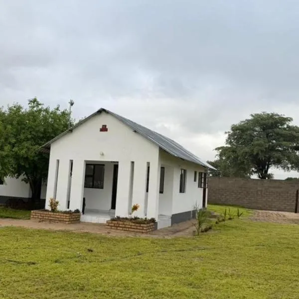 Ndiyona guesthouse campsite 100km east of Rundu,位于Ndiyona的酒店