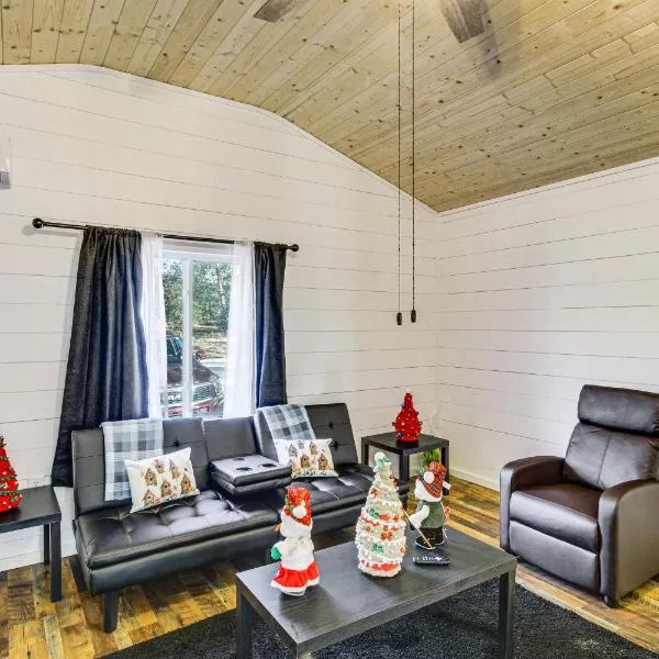 1 Mi to Dtwn Enterprise Pet-Friendly Home with Yard，恩特普賴斯的飯店