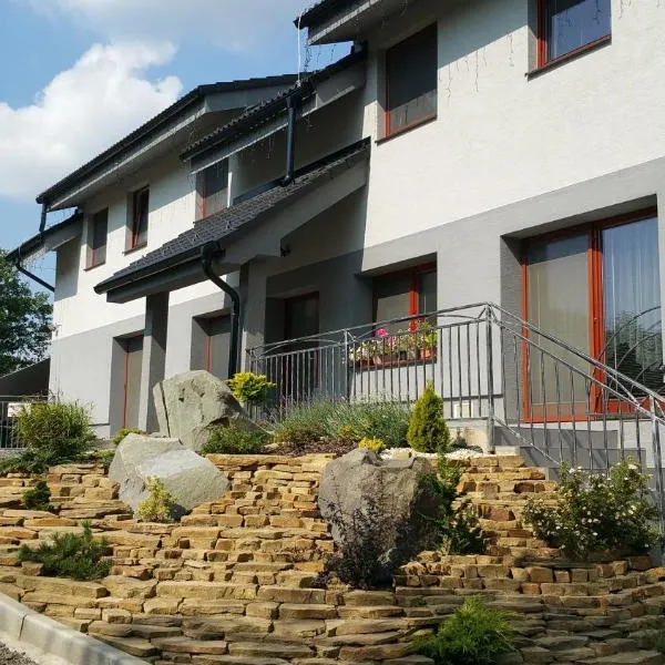 Penzión Trio, hotel em Trnkov