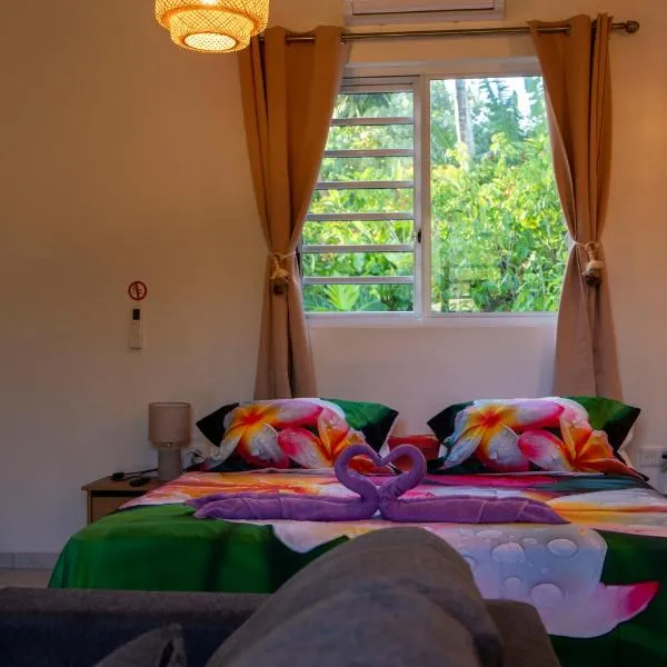 Vaihi's Garden Huahine, отель в городе HUH