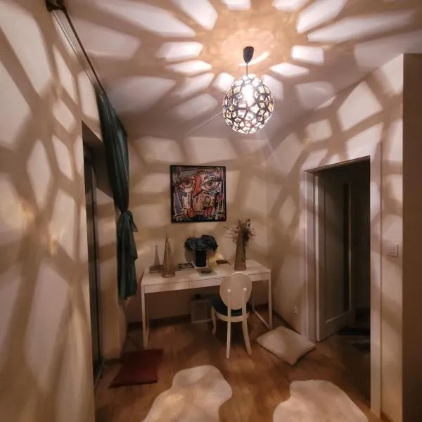 Apartament z widokiem na jezioro PanTuNieSpał TV 60 cali, Picasso vibe, hotel v destinaci Charzykowy