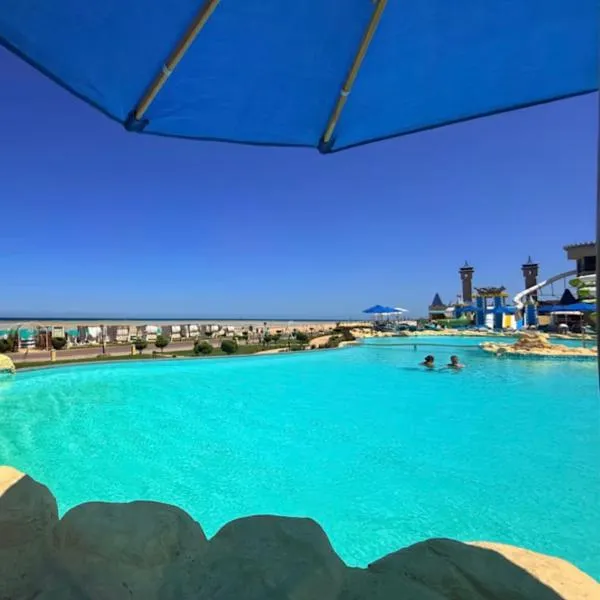 Sahl Hasheesh Finest Chalet - Gravity resort beachfront family 2 bedroom - garden pools view waterpark NON EGYPTIAN ONLY, hotel en Hurghada