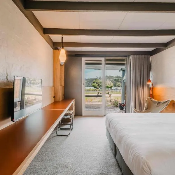 The Black Dolphin Motel,位于梅林布拉的酒店