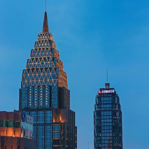 YANG TRAVEL Hotel 重庆解放碑洪崖洞店, ξενοδοχείο σε Chongqing