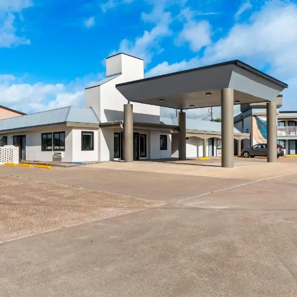 Quality Inn & Suites Port Lavaca near Lighthouse Beach, hotel in Port Lavaca