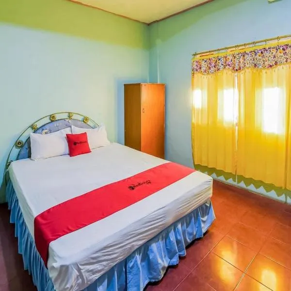 RedDoorz near Mangrove Forest Kupang, отель в городе Купанг