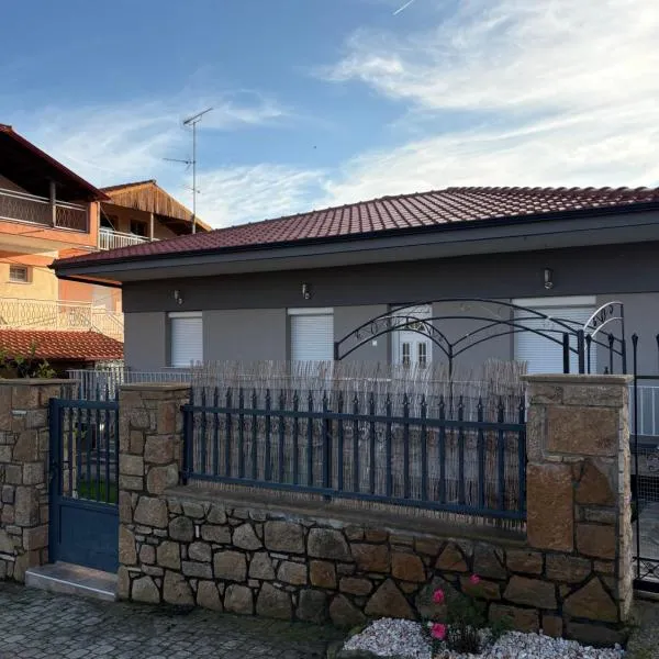 Bungalow By Eftimiya, хотел в Неа Рода