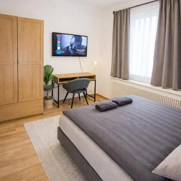 Spacious room in Majorstuen central Oslo by subway, hotel in Oslo