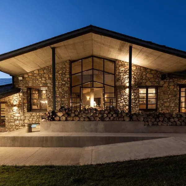 Basecamps Cerdanya, отель в городе Caixáns