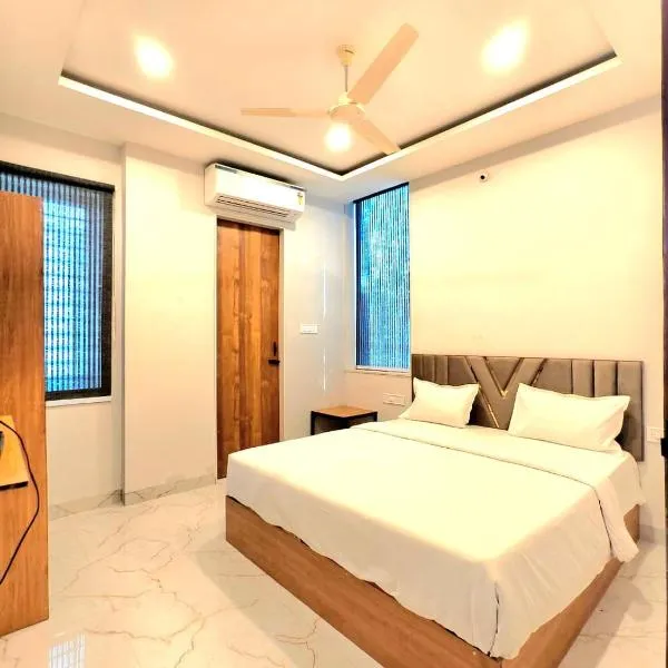 Hotel Trivana, hotel di Indore