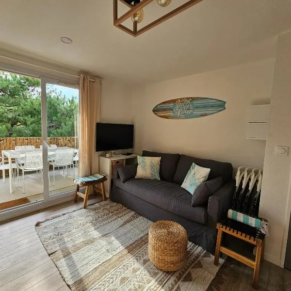 Cocon Les Pieds dans l'Eau- Les Hameaux de l'Océan, hotel in Carcans