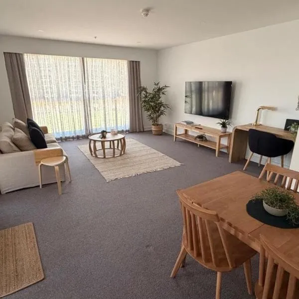 2-bedroom Park & Marina view apartment at Glenelg, hotel din Glenelg