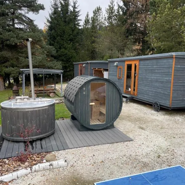 Maringotky Šumava, hotel v Sušici