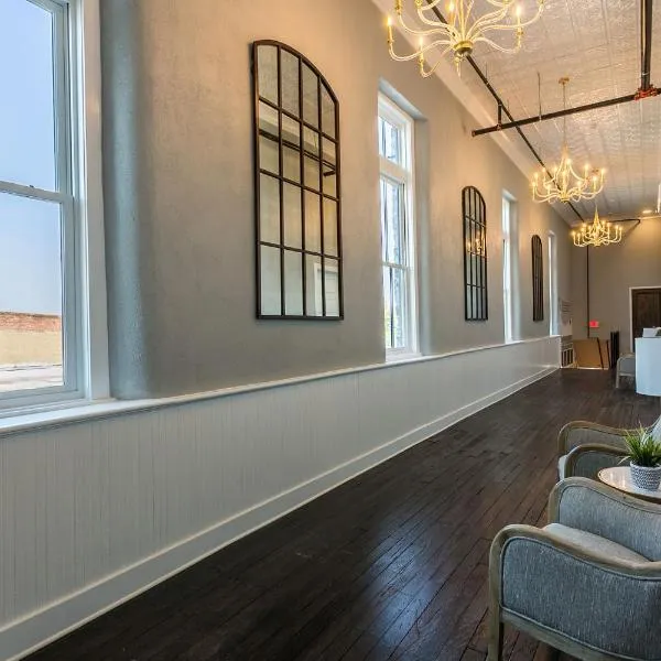 The Royal on Main，Batesville的飯店