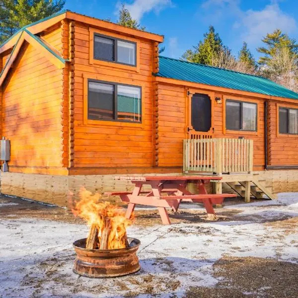 Cozy ski cabin #4 W/ Bunk Room, 5 beds, hotel di Bethel