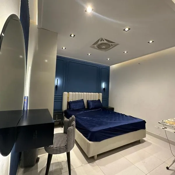 Modern Era Luxury Designer Apartment Bahria Town, hotelli kohteessa Lahore