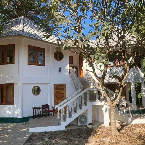 Hotspring Hexagon House, hotel em Pai