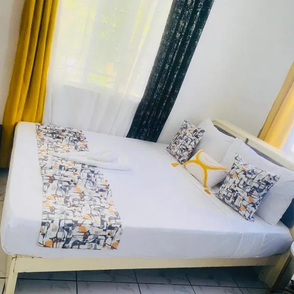 Tash Studios, отель в Диани-Бич