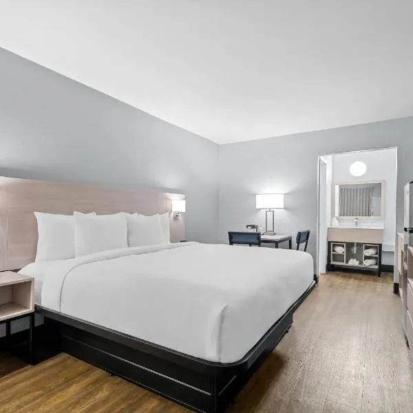 Suburban Studios Daytona Beach - Speedway, hotel em Daytona Beach