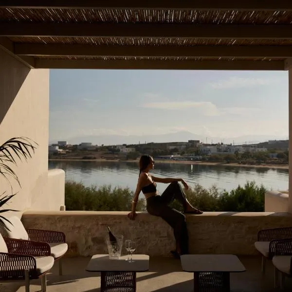 Salt Suites Paros, hotel v destinaci Nausa