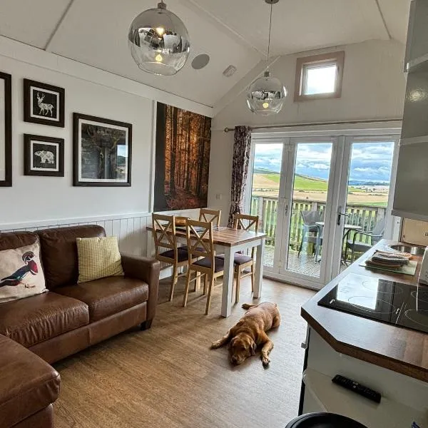 Hare Lodge with Hot Tub, ξενοδοχείο σε Cupar