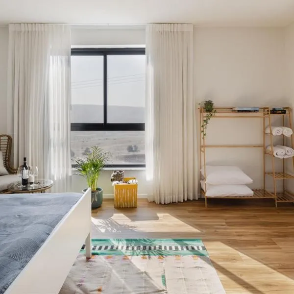 Premium Suite, Pool Access - Sun Circle Complex, hotel in Poriyya Illit