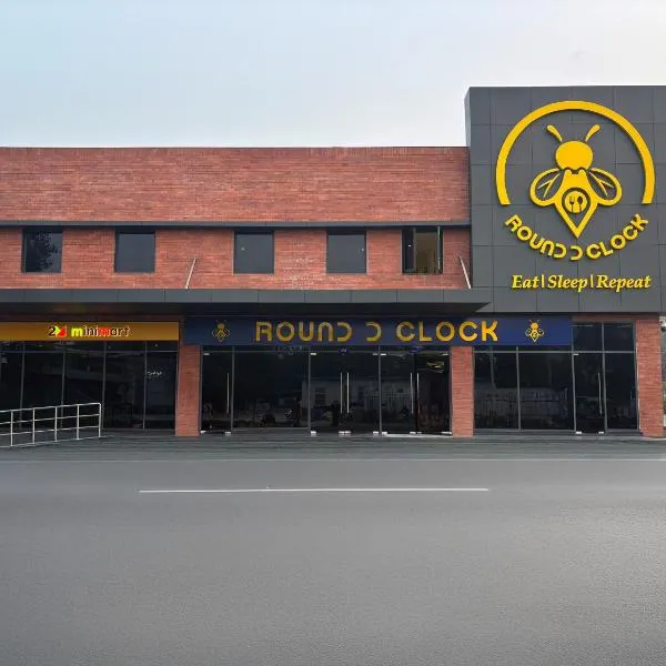 Round D Clock, IGI Airport, Hotel in Neu-Delhi