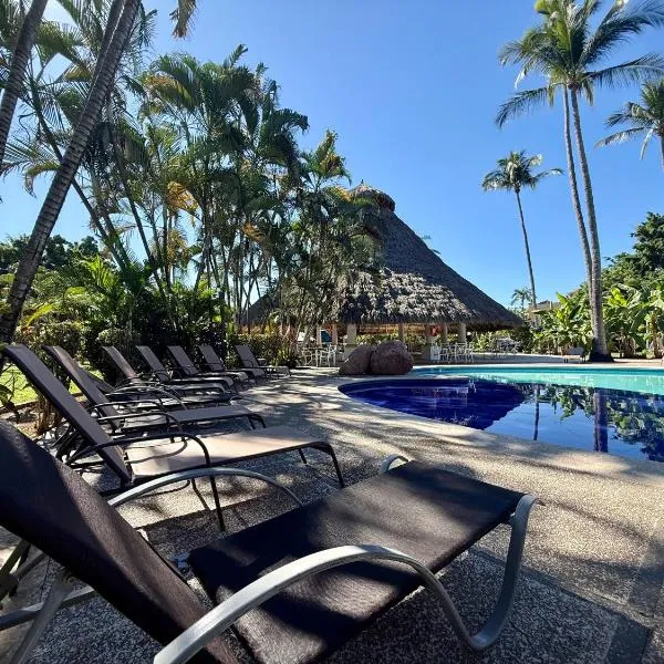 Premium Glamping - Pool Waterslide Wi-Fi & Private Patio Lounge, hotel v destinaci Puerto Vallarta