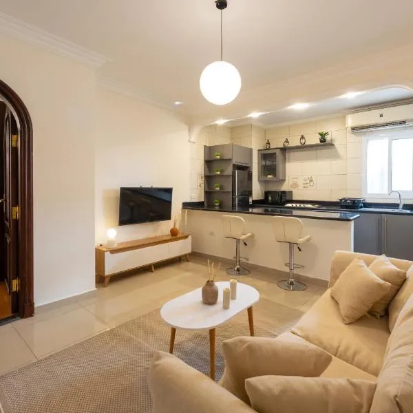Central Japandi Style One-Bedroom Apartment in Zamalek, hotelli Kairossa