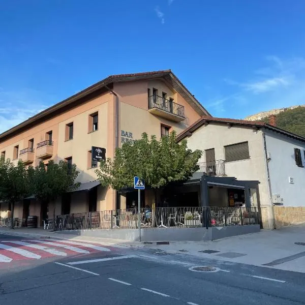 Hostal Restaurante Ibaisek, ξενοδοχείο σε Zudaire