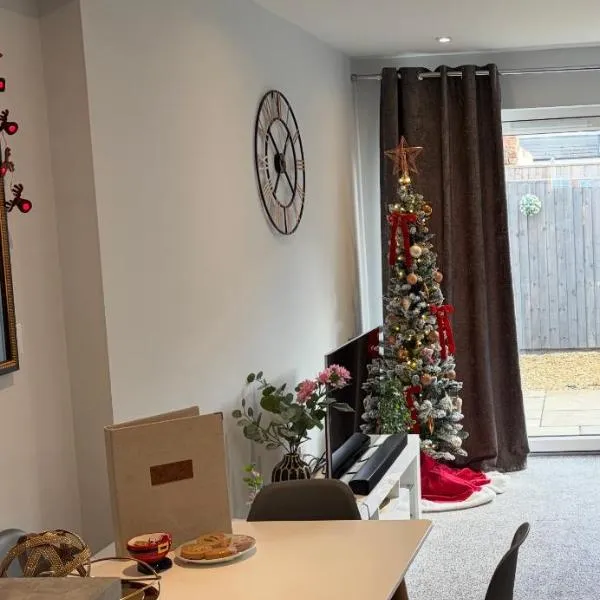 The Nook, Fairview, Cheltenham Town Centre-Parking & Garden, hotel v destinaci Cheltenham