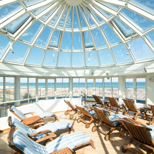 Strand-Hotel Hübner, מלון בורנמונדה