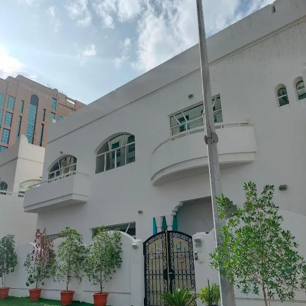 Lunar Beach Hostel, ξενοδοχείο στο Άμπου Ντάμπι