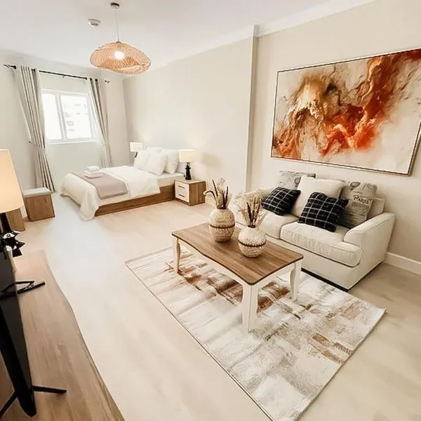 Stylish Furnsihed Apartments Opposite Five Hotel In JVC, hotel in Dubai