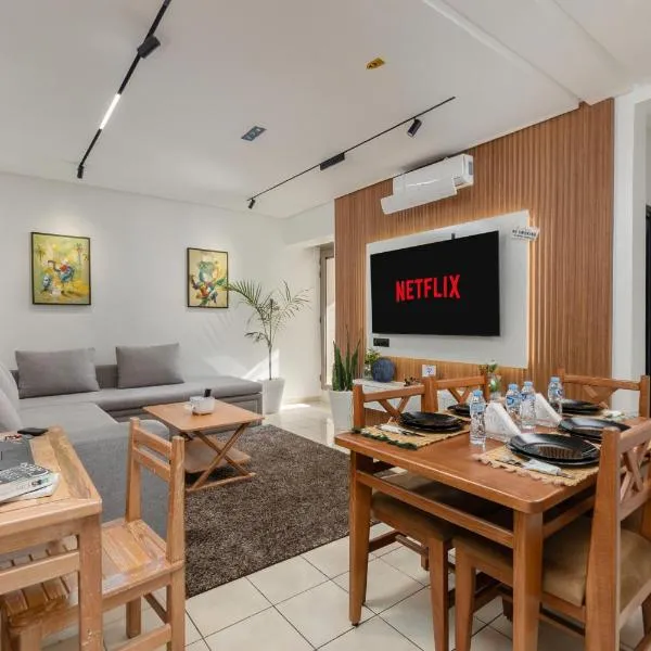 Modern 2BR Condo 10min from beach and Souk, hotel i Agadir