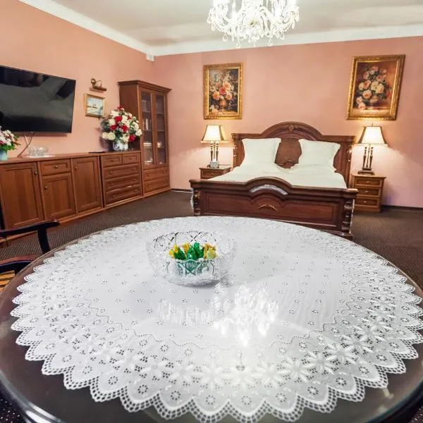 Saban Deluxe, hotel ve Lvově