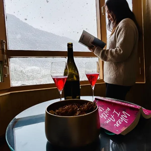 hotel blue by ocean stay, hotel in Manāli