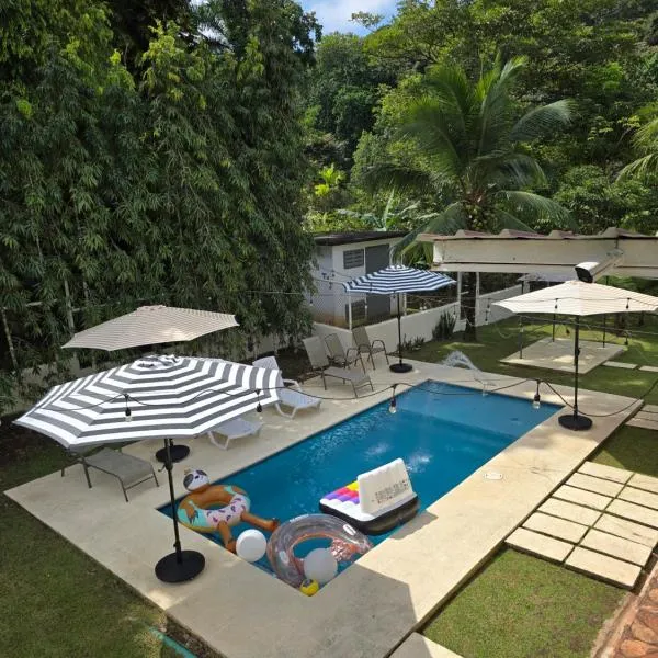 oasis with pool near Panama Canal, hotel in Panama City