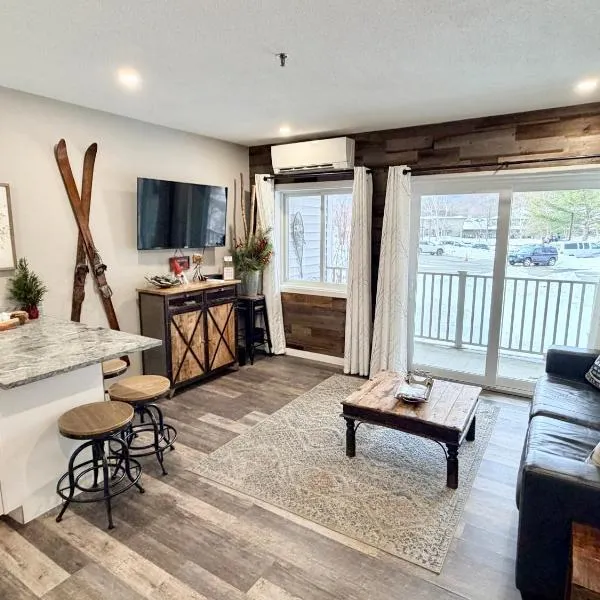 Loon Mountain Retreat with Pool and Hot Tub，位于林肯的酒店