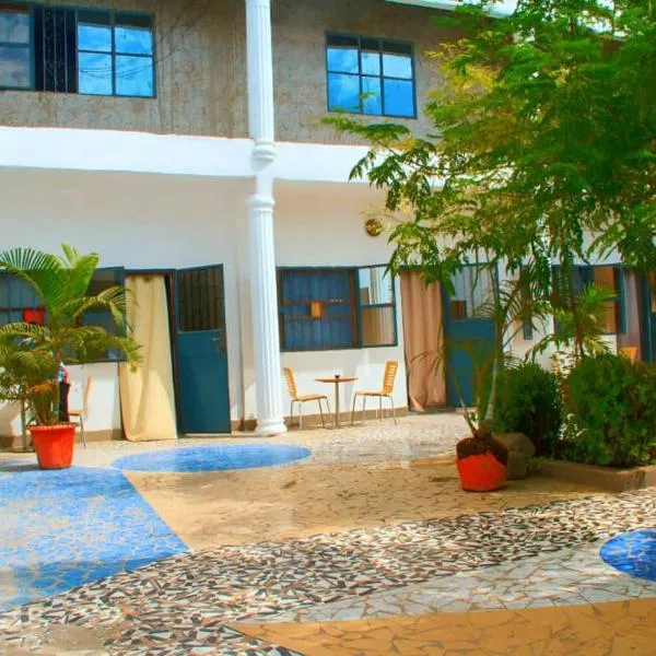 KT's GUESTHOUSE，Bakau的飯店