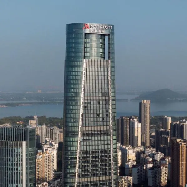 武汉襄投万豪酒店，位于武汉的酒店