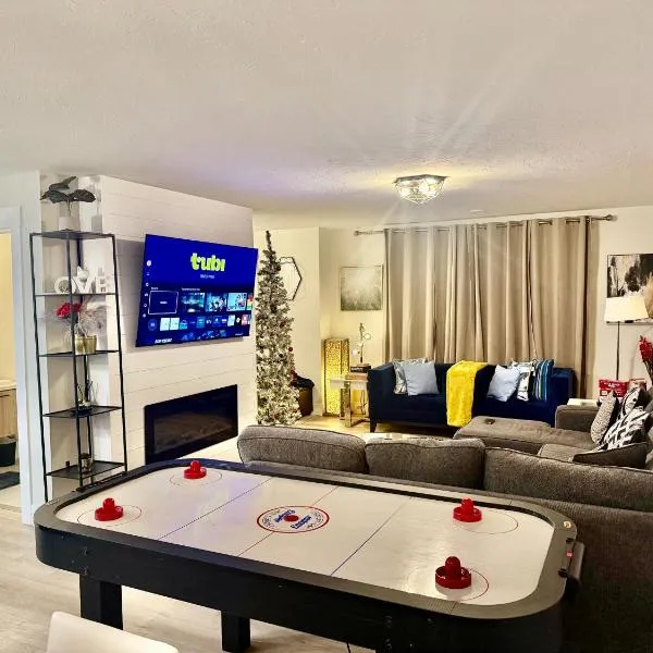 Platinum Homes Stylish 3BR Home Near Moncton, Dieppe Airport Free Parking, hotel i Dieppe