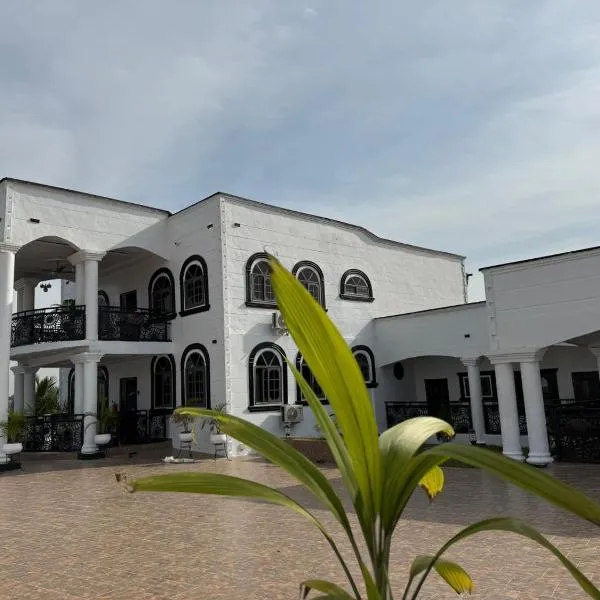 Miky Hillside Lodge, hotelli kohteessa Avenaw