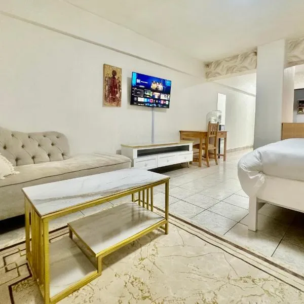 Large Studio In Heart of Westlands, hotel in Nairobi