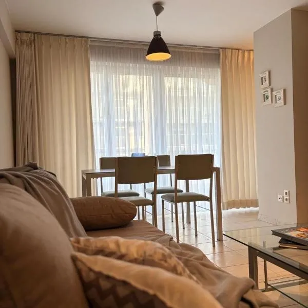 Ground Floor Sea View Apartment in Raversijde, Oostende, khách sạn ở Oostende